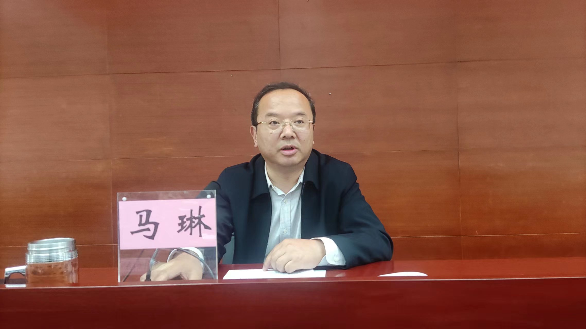 省委党史研究室一级巡视员刘晶主持会议红河州委副秘书长,红河州委
